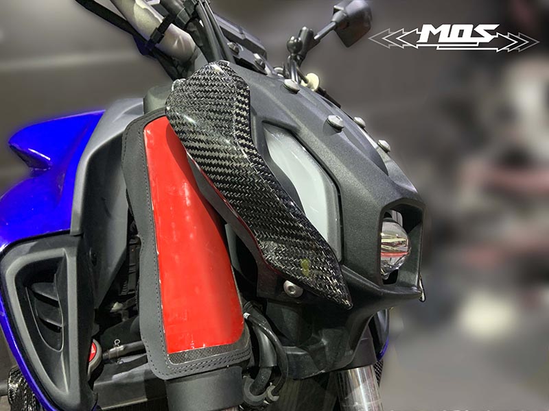 MOS カーボンヘッドライトサイドカバー 【MT-07/2021年モデル】 KN企画 スクーター・オートバイ・バイク 改造パーツ  輸入パーツの通信販売